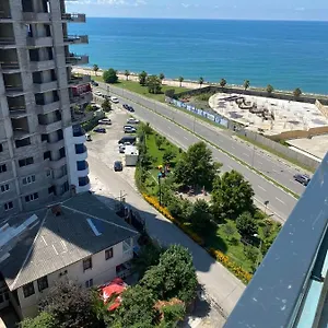 apartamenty-elena-batumi.batumihotels.net/