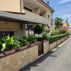 Mara Appartamento Porec